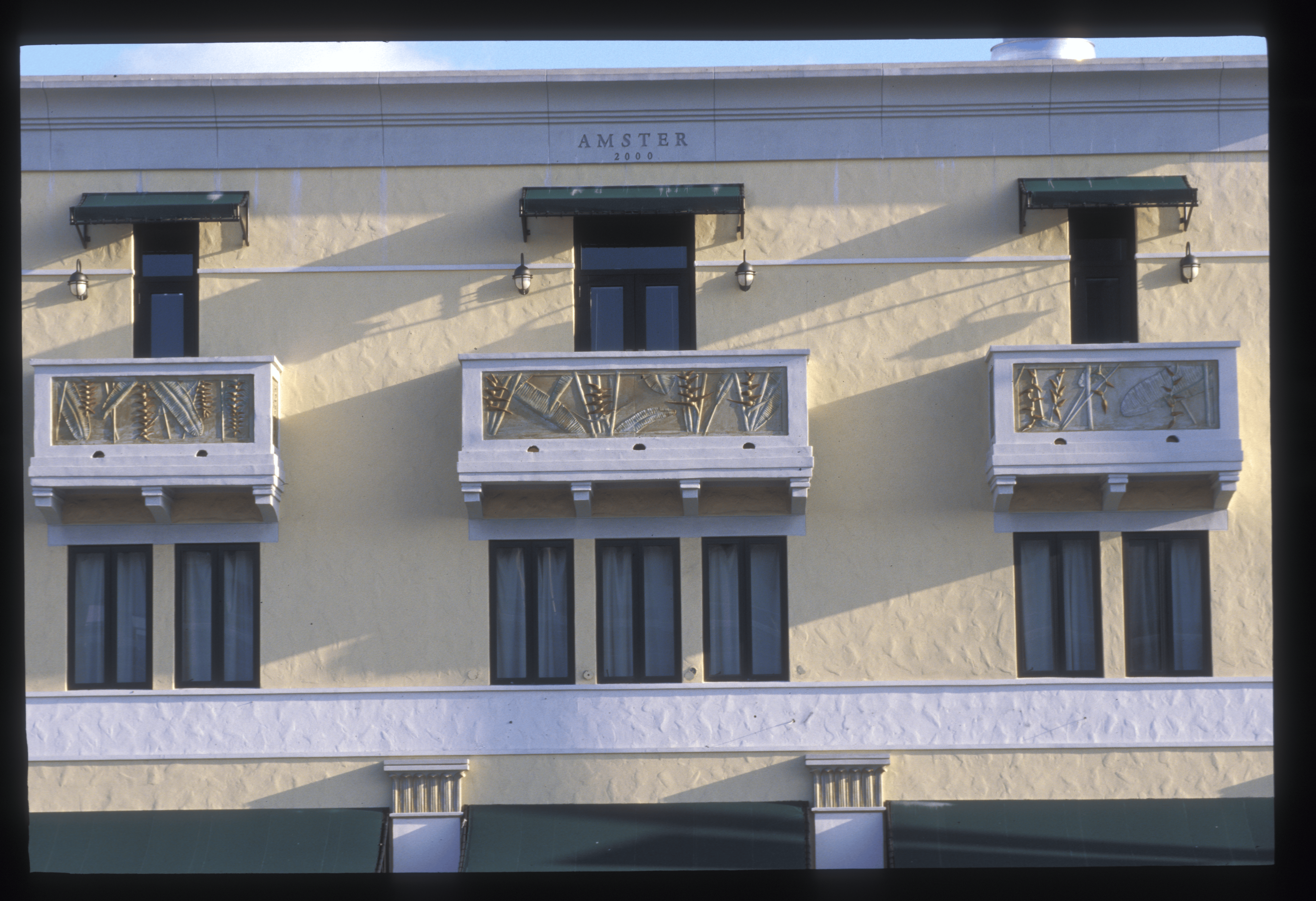 Amster Balcony Frontal