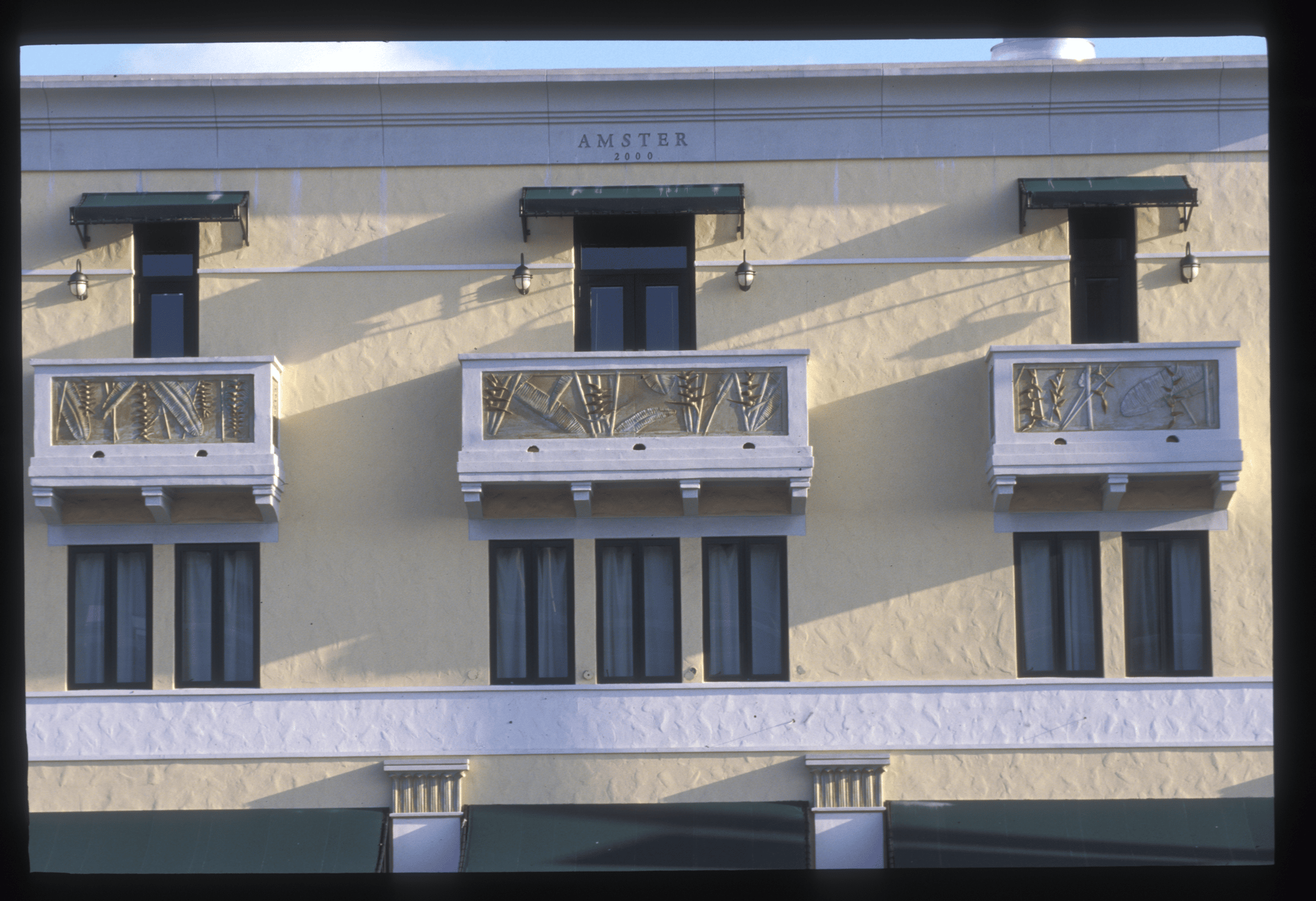 Amster Balcony Frontal