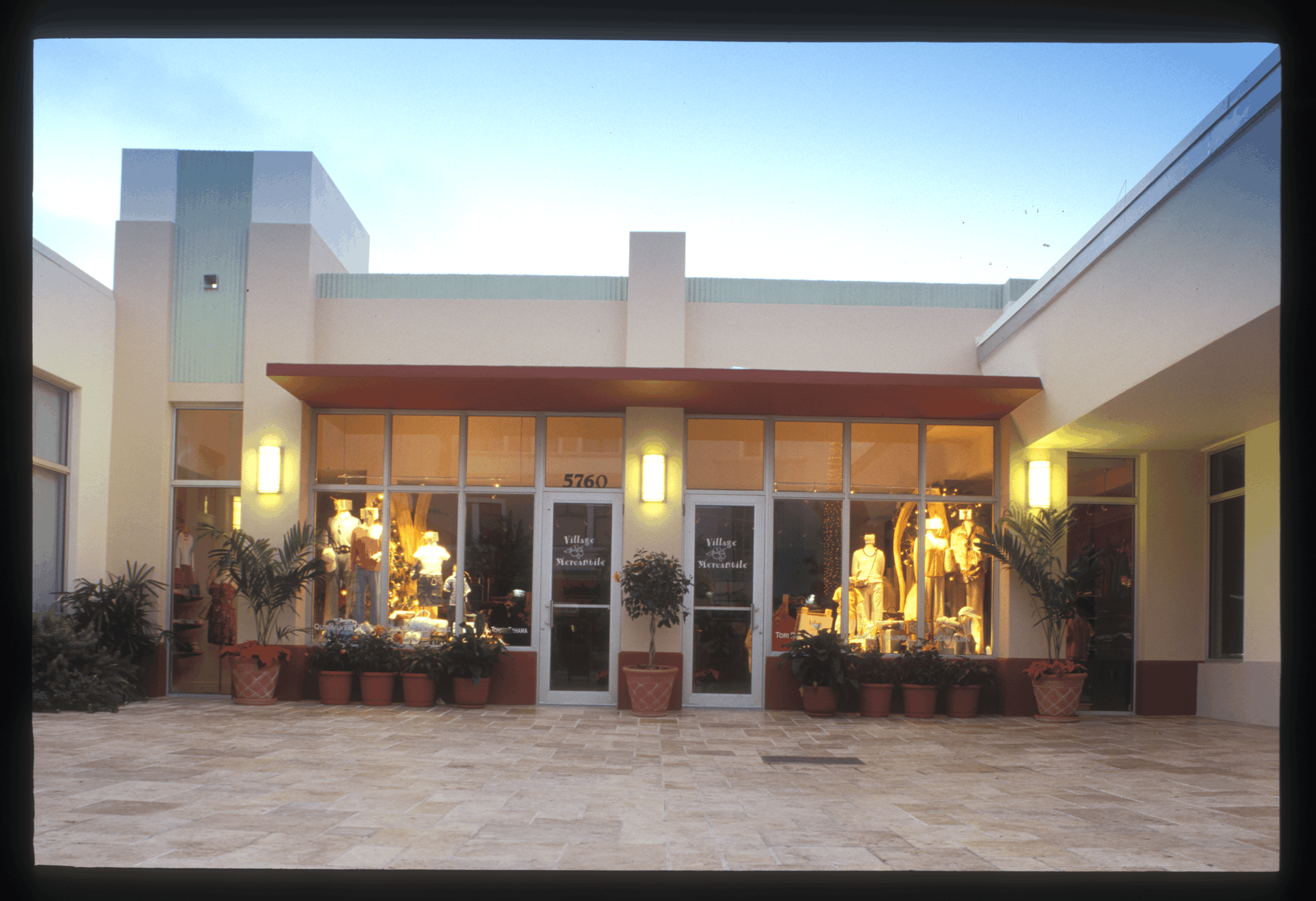 Bank Courtyard Retail (1)